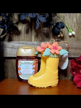 Bath & Body Works Vera Bradley Rain Boot Pocketbac Holder Bag Charm & Refill